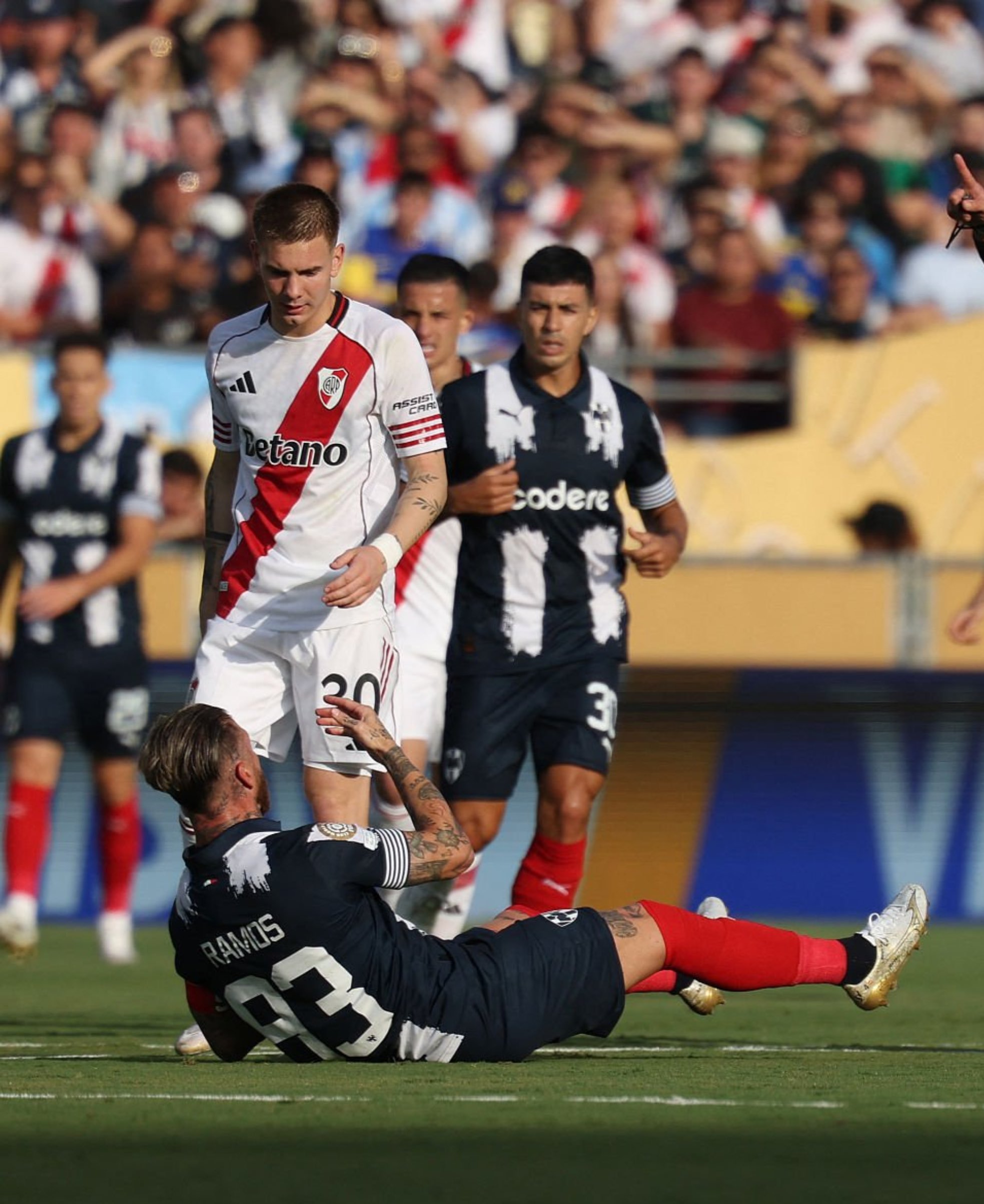 赛地聚焦：法国杯加时末段热度飙升，里尔战术微调，质疑声仍在，临场指挥获称赞(今日法国杯烽烟再起)-九游体育