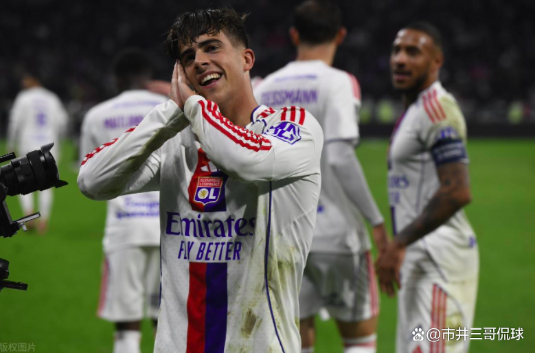 今晚法甲传出新动向,里昂更衣室发声,管理层表态:震撼外界,赛程密集仍需轮换的简单介绍 今晚法甲传出新动向,里昂更衣室发声,管理层表态:震撼外界,赛程密集仍需轮换的简单介绍